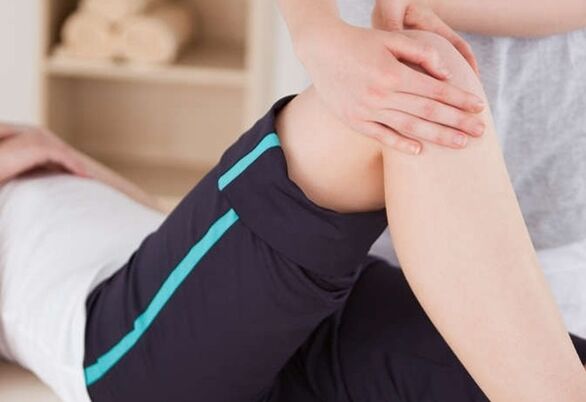 masaje de la articulación de la rodilla para la osteoartritis